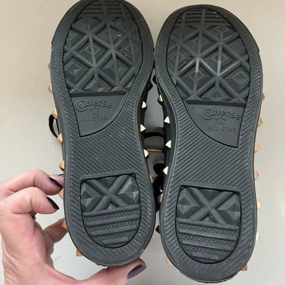 Black suede Converse in a size 7.5 - Picture 6 of 6